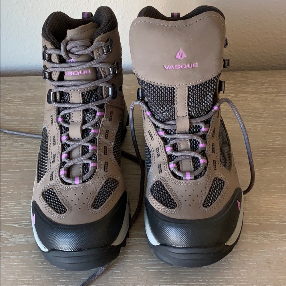 vasque hiking shoes